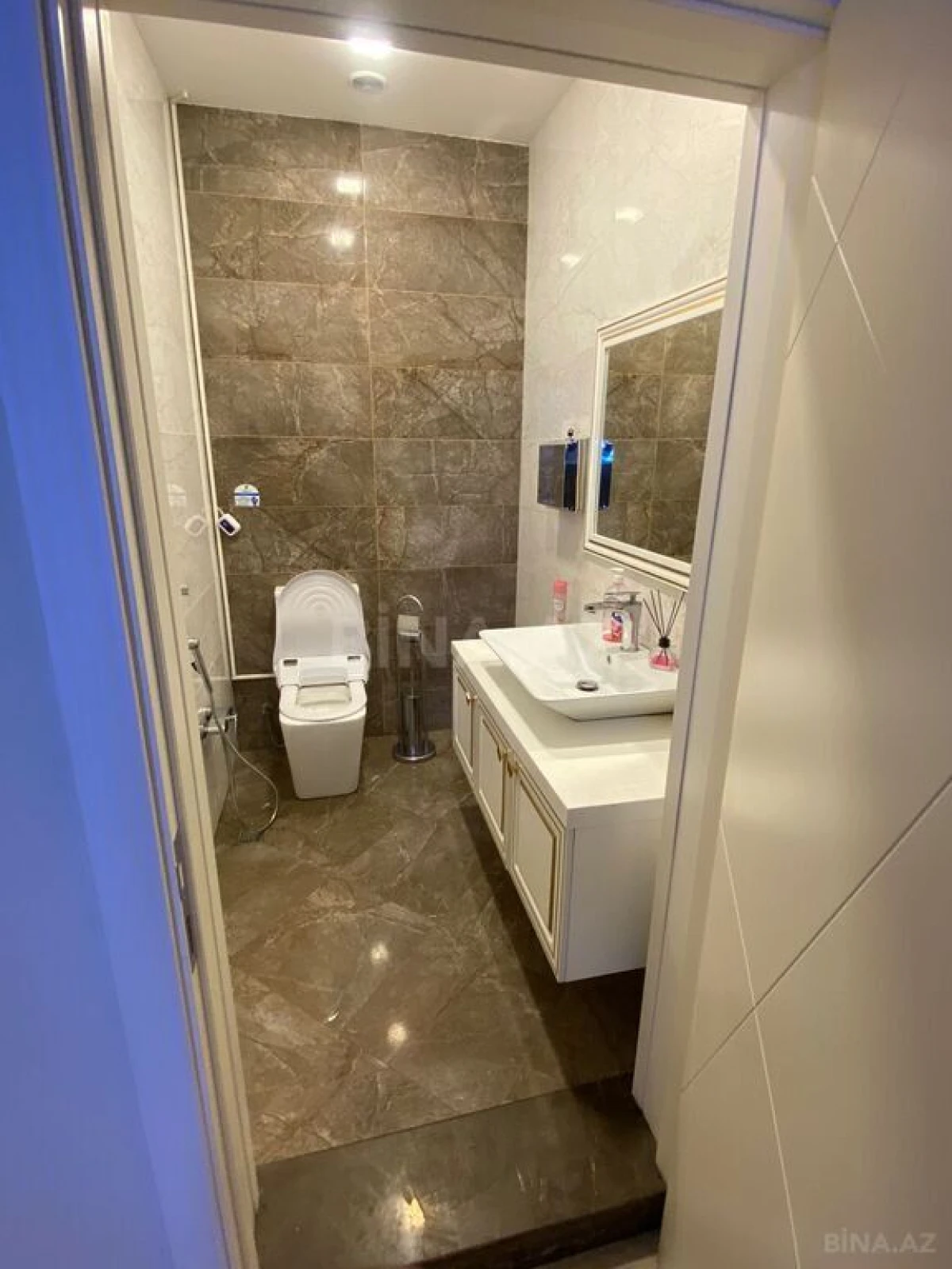 Satılır obyekt 200 m²