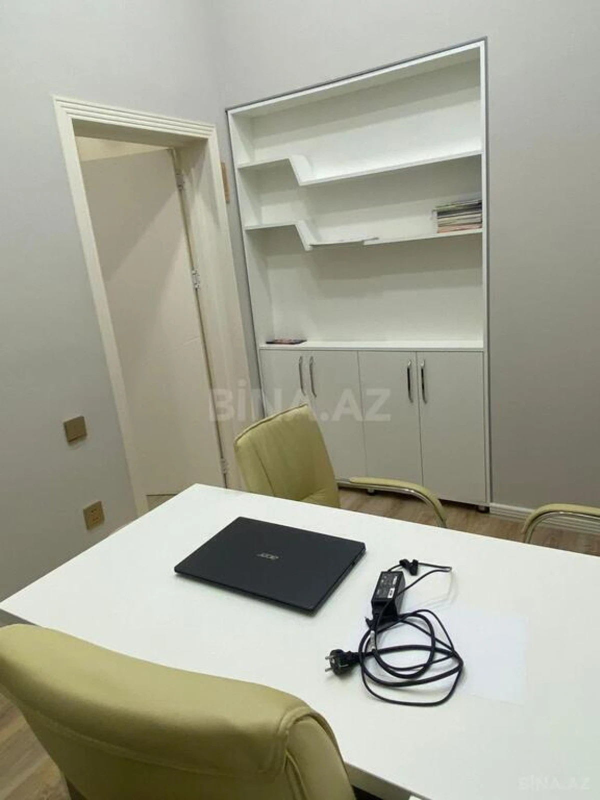 Satılır obyekt 200 m²