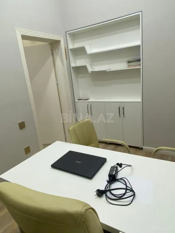 Satılır obyekt 200 m²