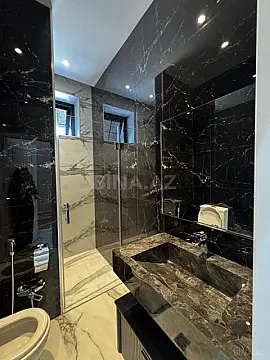 Satılır 8 otaqlı həyət evi 1000 m²