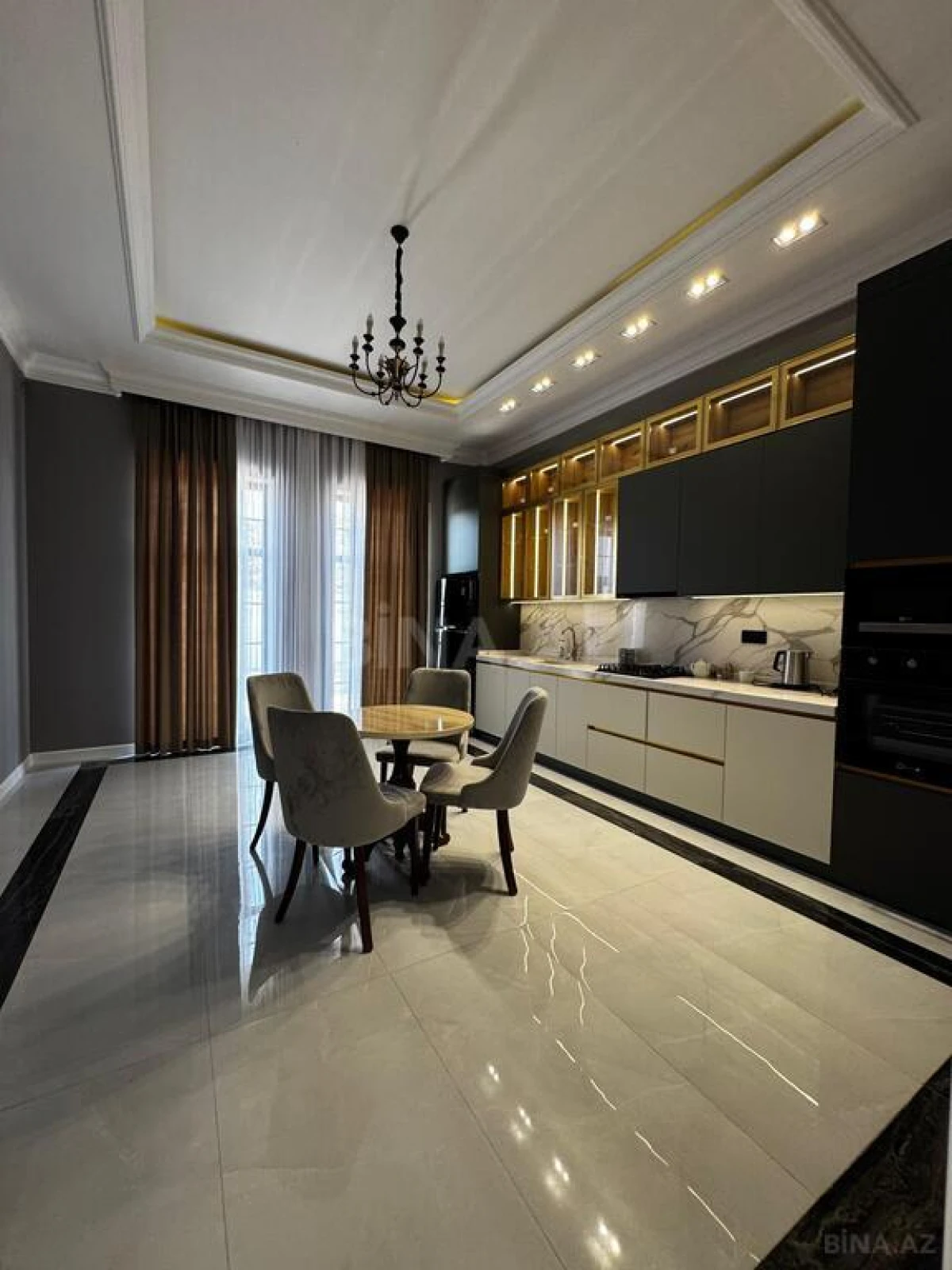 Satılır 8 otaqlı həyət evi 1000 m²