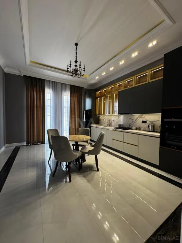 Satılır 8 otaqlı həyət evi 1000 m²