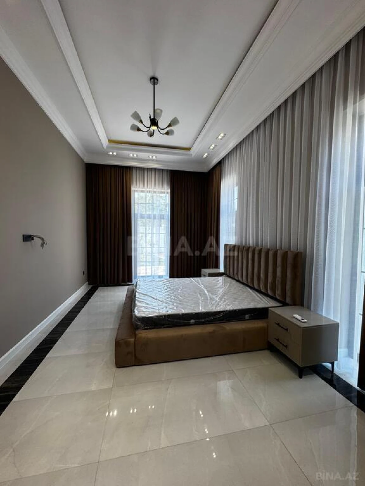 Satılır 8 otaqlı həyət evi 1000 m²