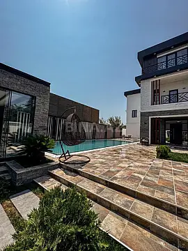 Satılır 8 otaqlı həyət evi 1000 m²