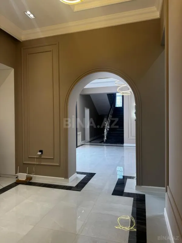 Satılır 8 otaqlı həyət evi 1000 m²