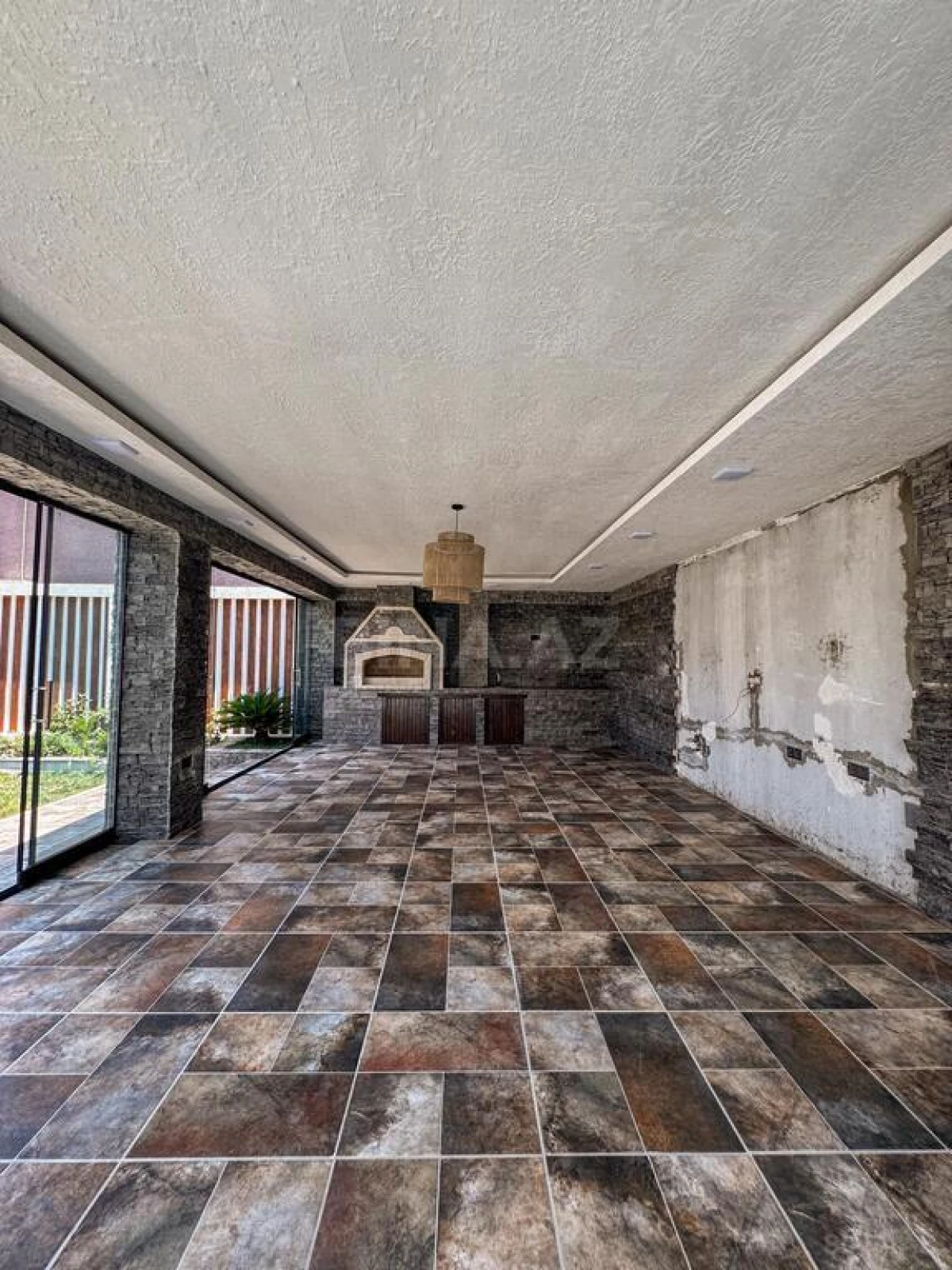 Satılır 8 otaqlı həyət evi 1000 m²