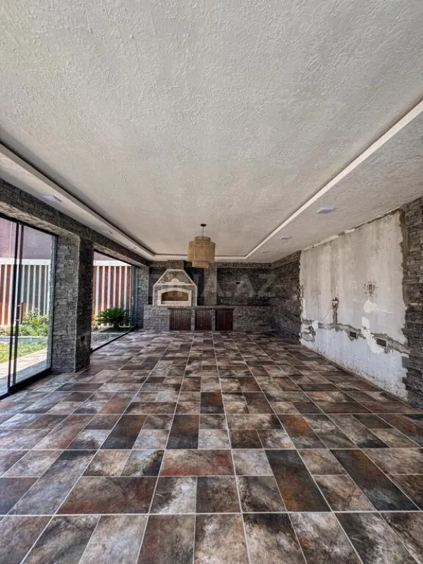 Satılır 8 otaqlı həyət evi 1000 m²