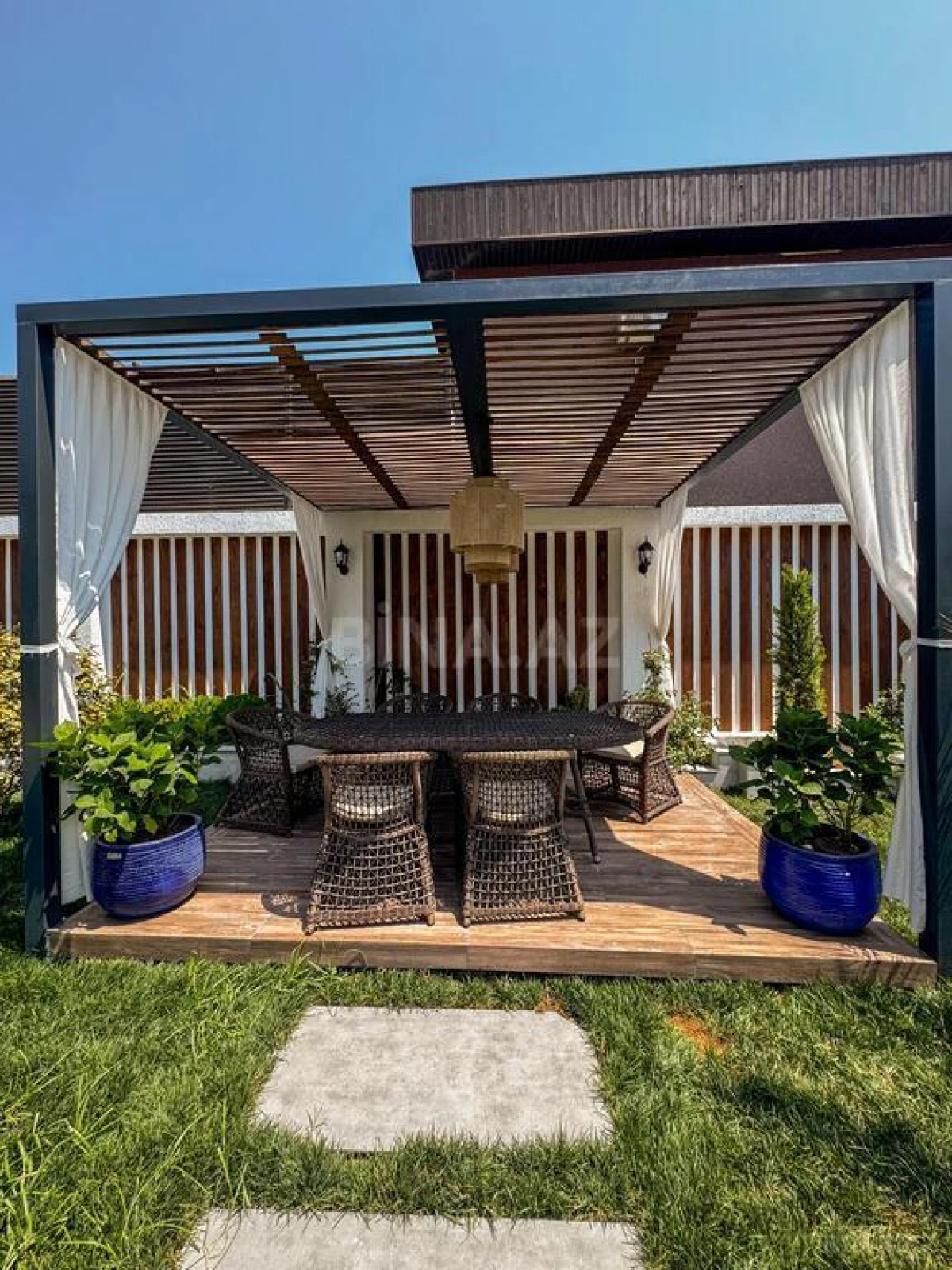 Satılır 8 otaqlı həyət evi 1000 m²