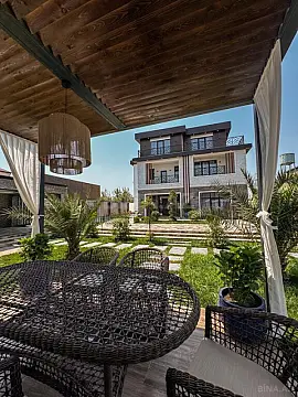 Satılır 8 otaqlı həyət evi 1000 m²