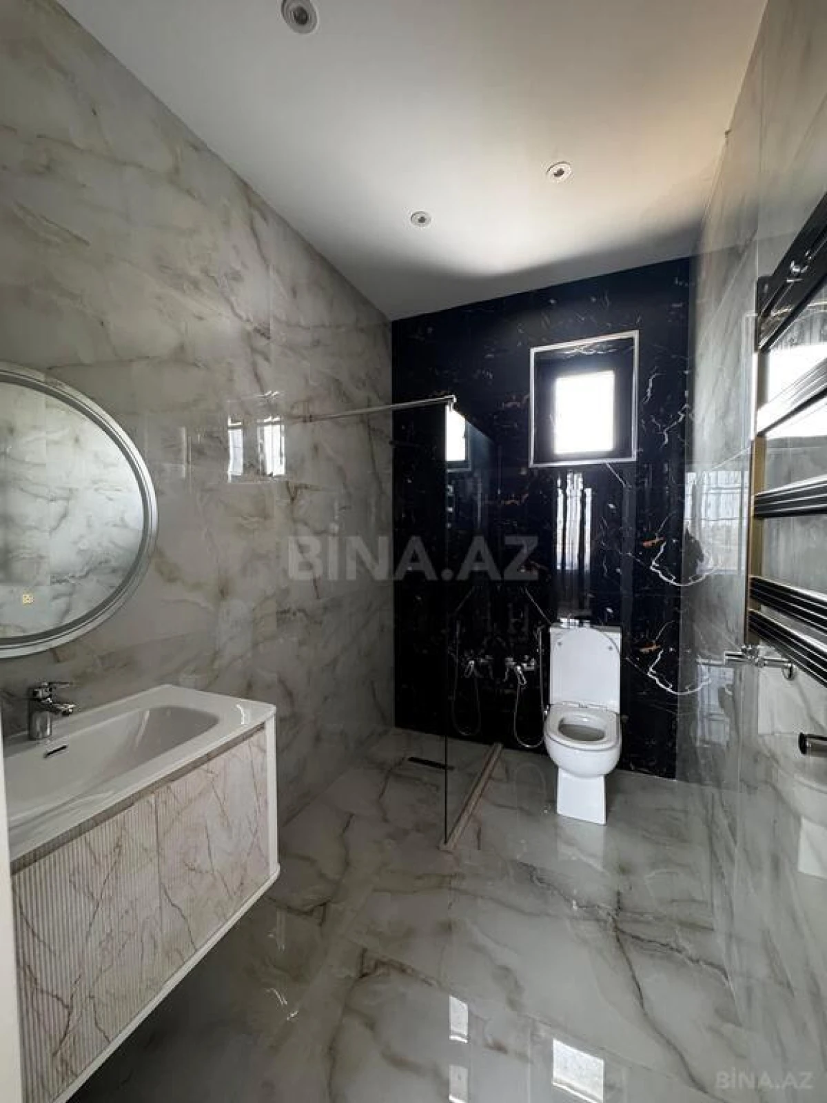 Satılır 8 otaqlı həyət evi 1000 m²