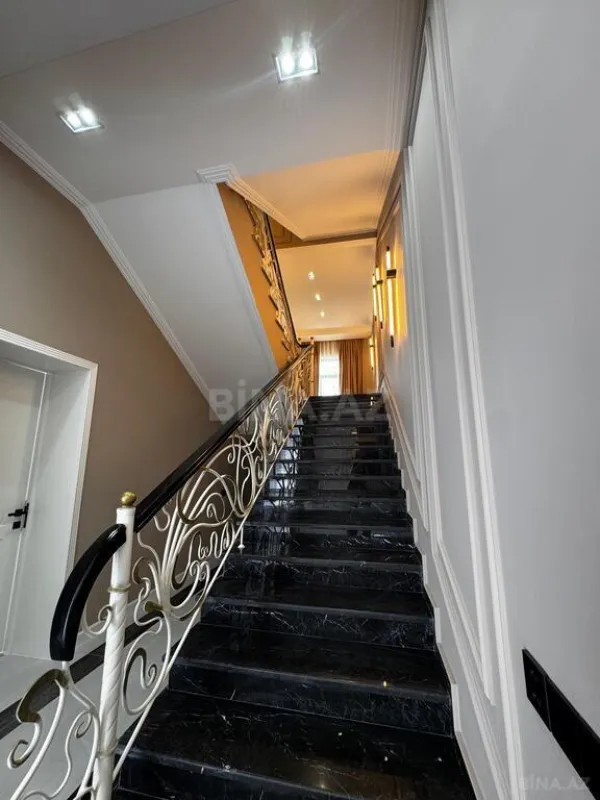 Satılır 8 otaqlı həyət evi 1000 m²