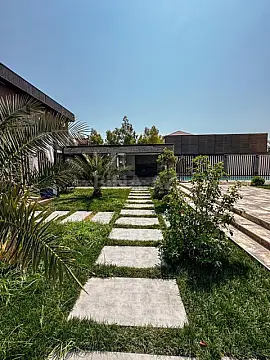 Satılır 8 otaqlı həyət evi 1000 m²