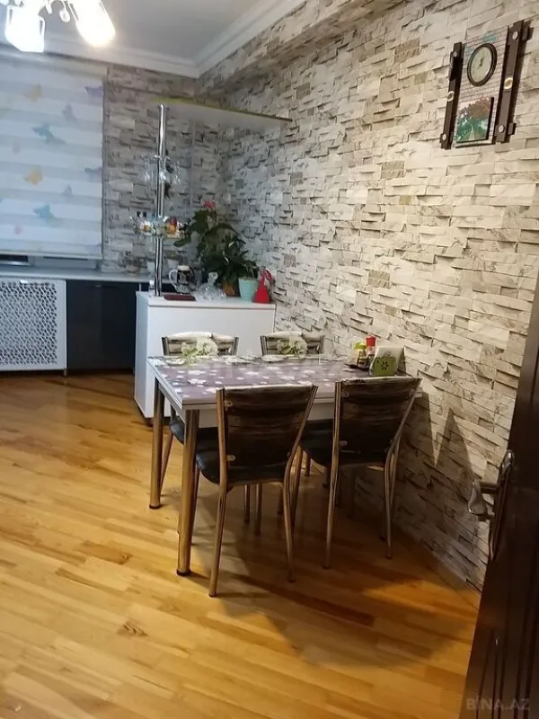 Satılır 3 otaqlı mənzil 124 m²