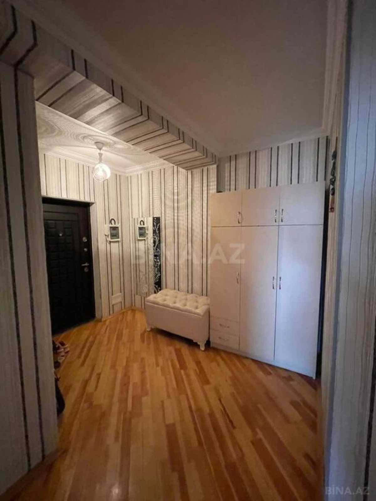 Satılır 3 otaqlı mənzil 124 m²