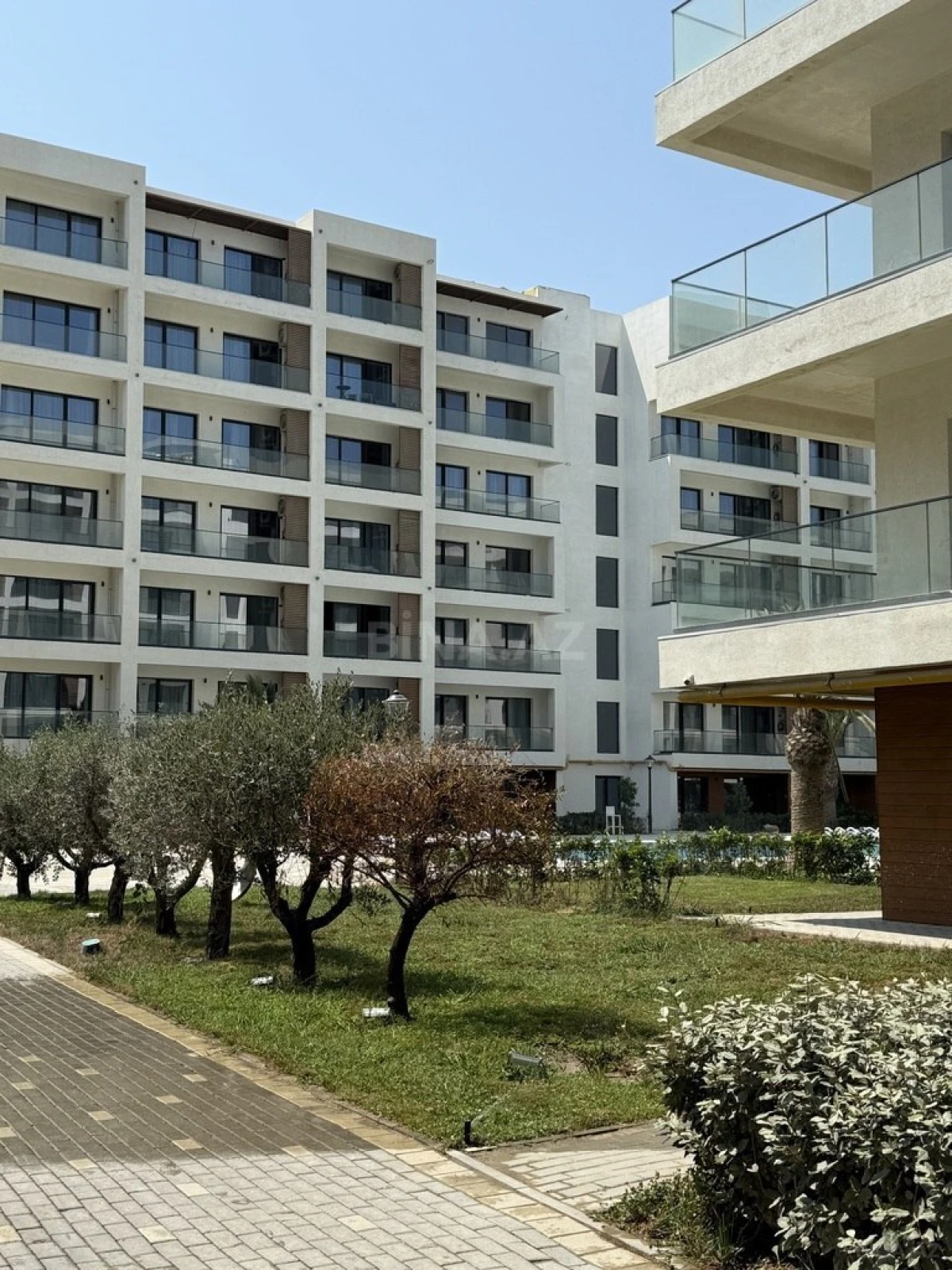 Satılır 3 otaqlı mənzil 158 m²