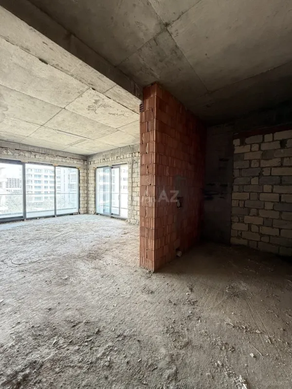 Satılır 3 otaqlı mənzil 158 m²