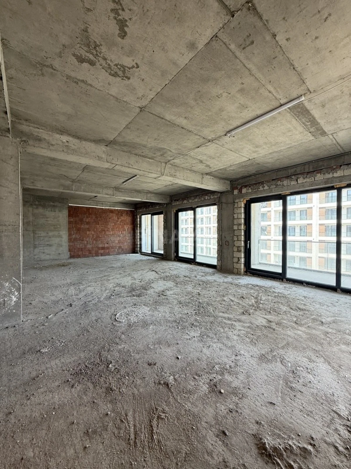 Satılır 3 otaqlı mənzil 158 m²