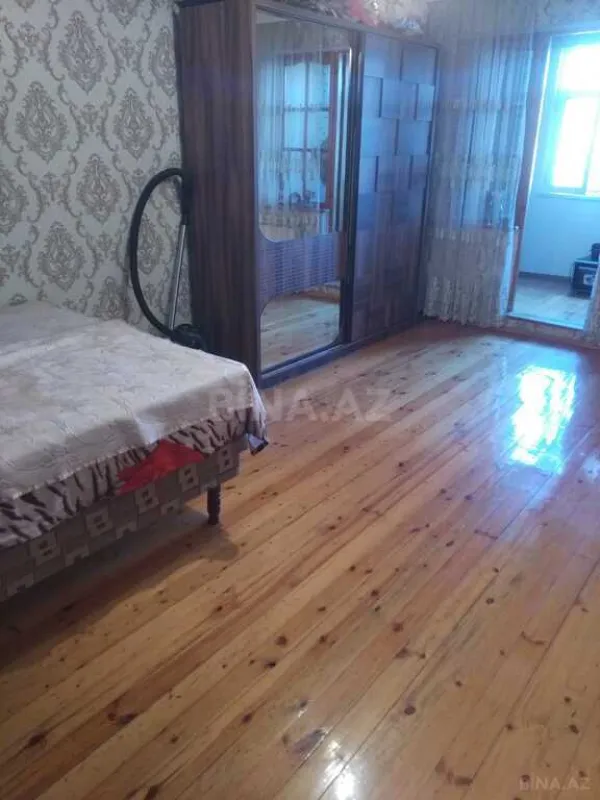 Satılır 4 otaqlı mənzil 100 m²