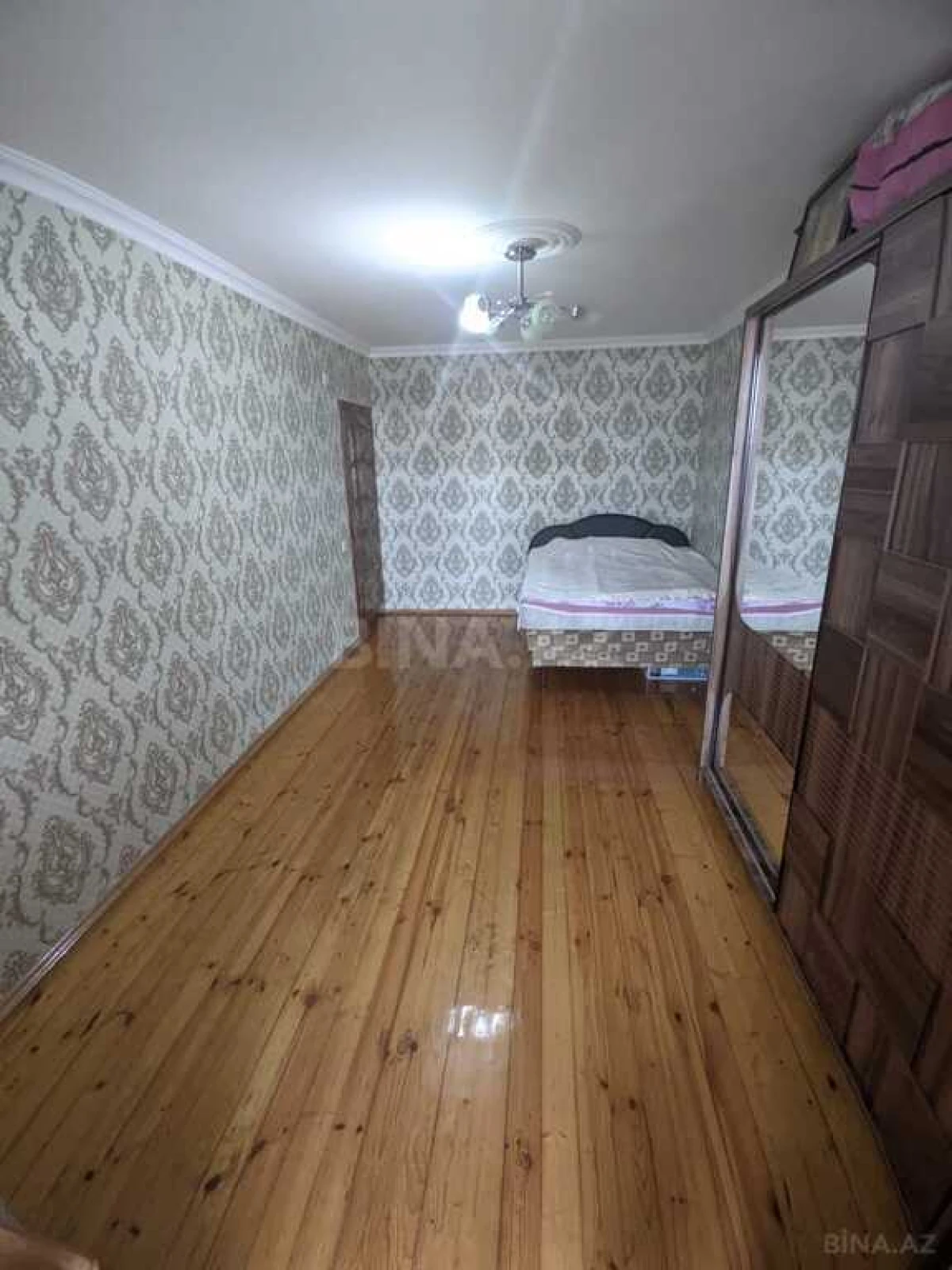 Satılır 4 otaqlı mənzil 100 m²
