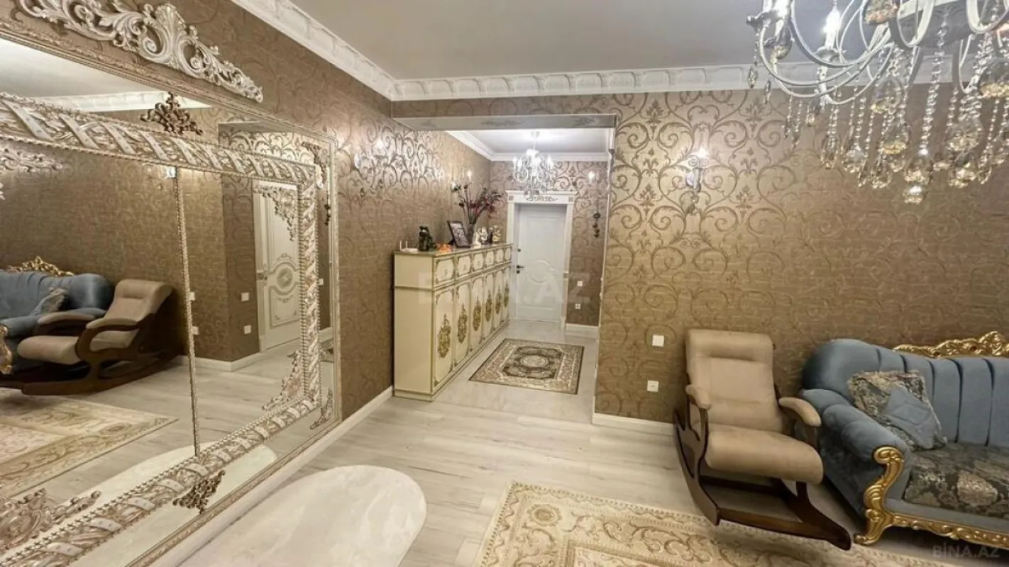 Satılır 4 otaqlı mənzil 160 m²