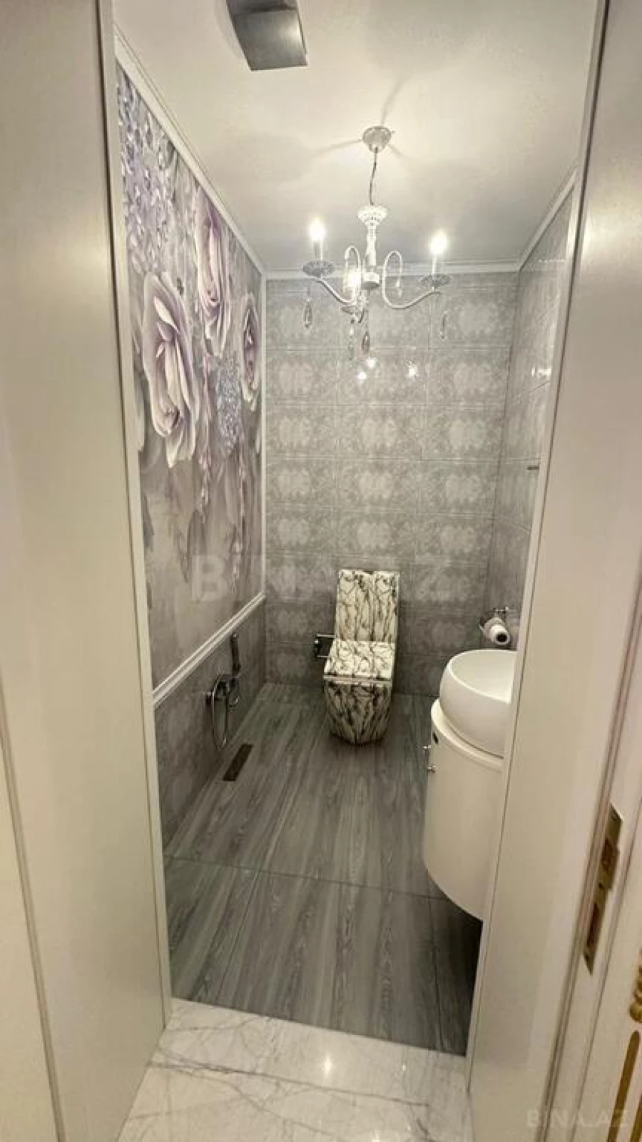 Satılır 4 otaqlı mənzil 160 m²