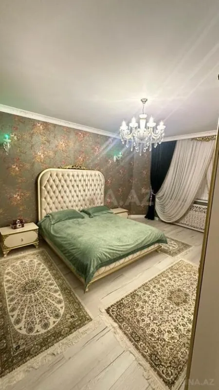 Satılır 4 otaqlı mənzil 160 m²