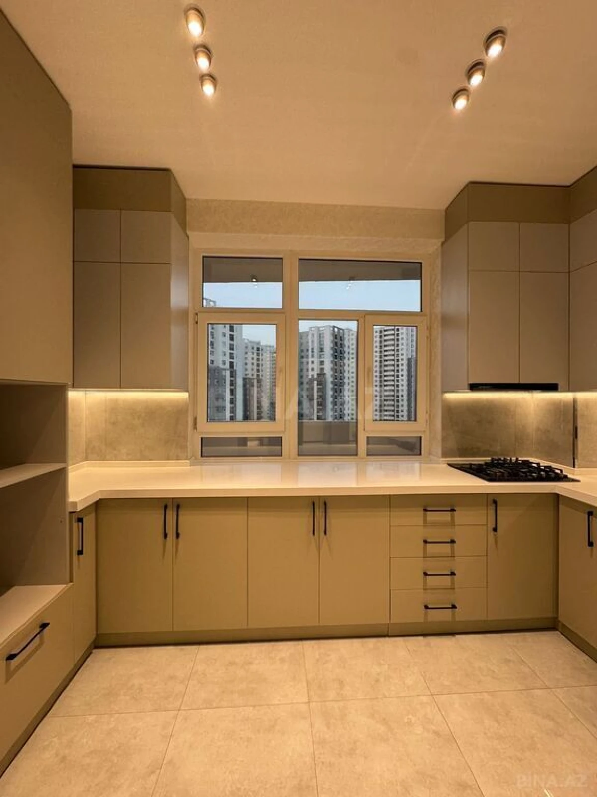 Satılır 3 otaqlı mənzil 96 m²