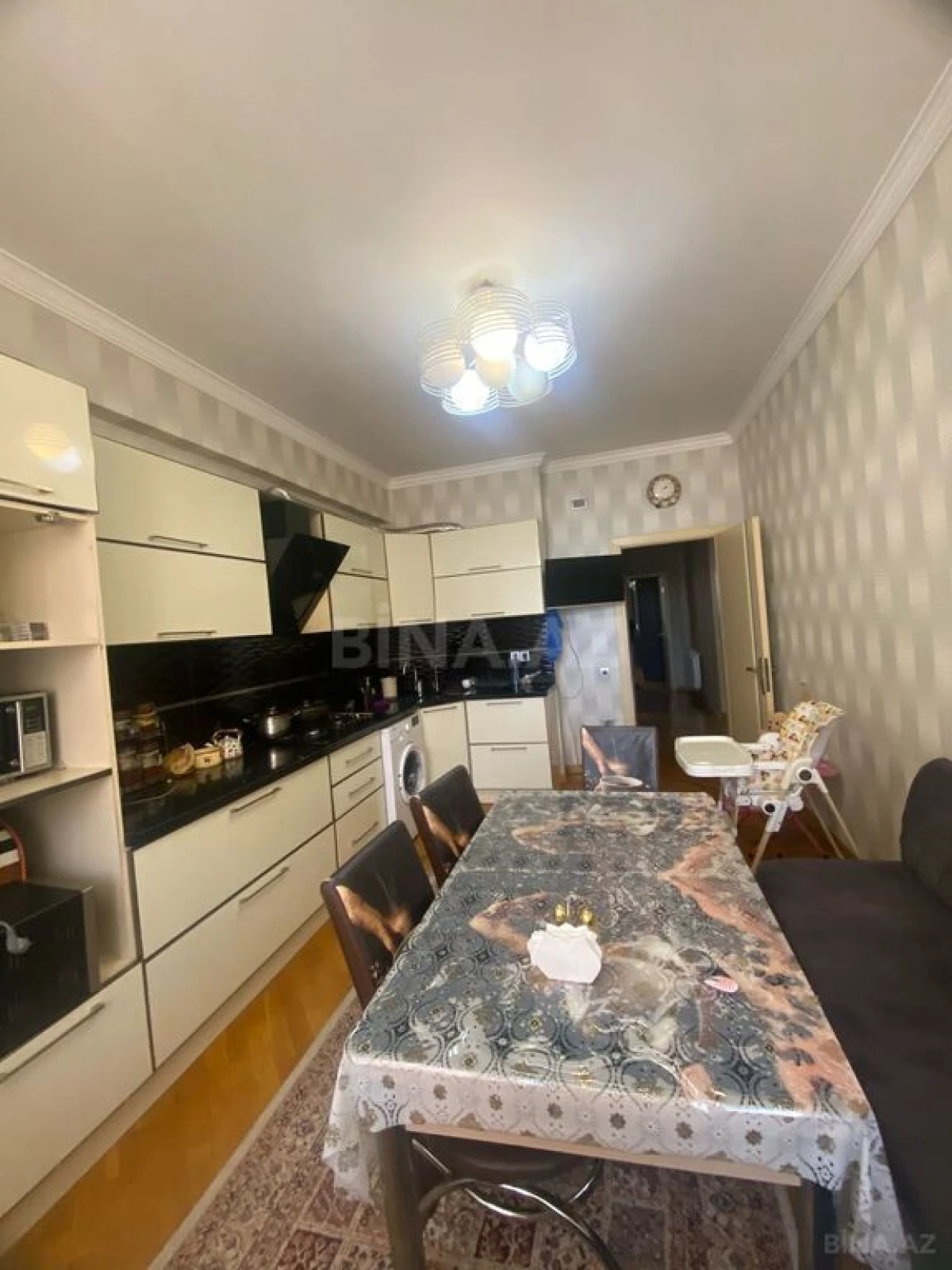 Satılır 4 otaqlı mənzil 127 m²