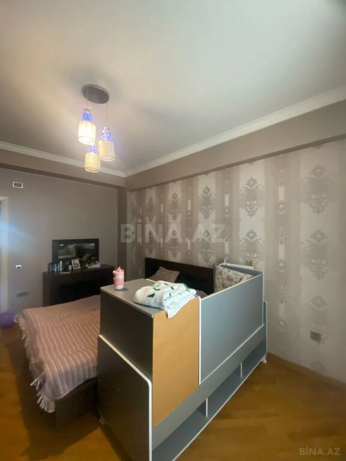 Satılır 4 otaqlı mənzil 127 m²