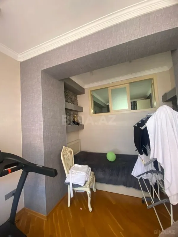 Satılır 4 otaqlı mənzil 127 m²
