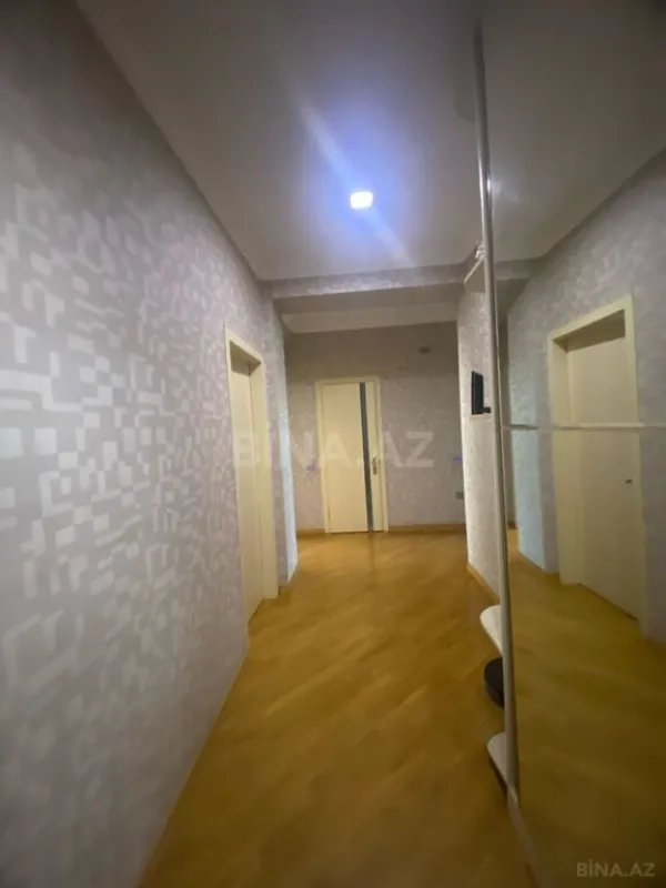 Satılır 4 otaqlı mənzil 127 m²