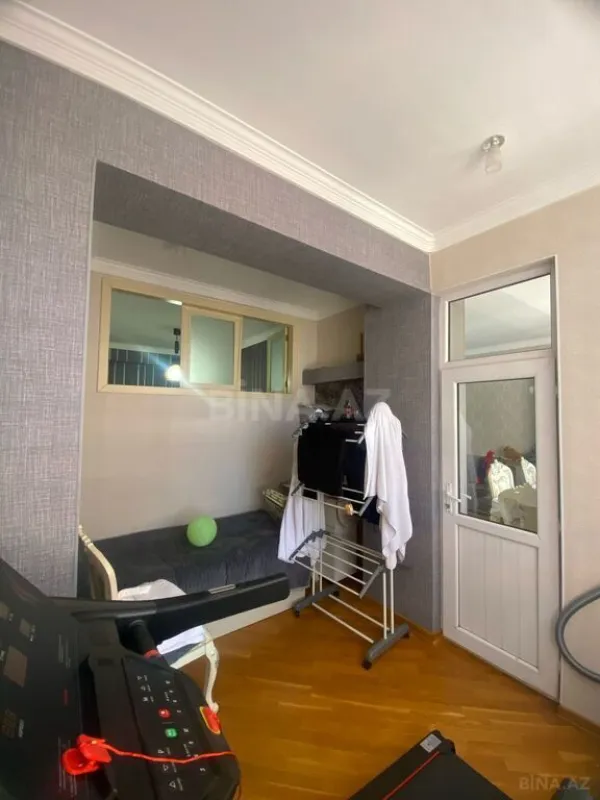 Satılır 4 otaqlı mənzil 127 m²