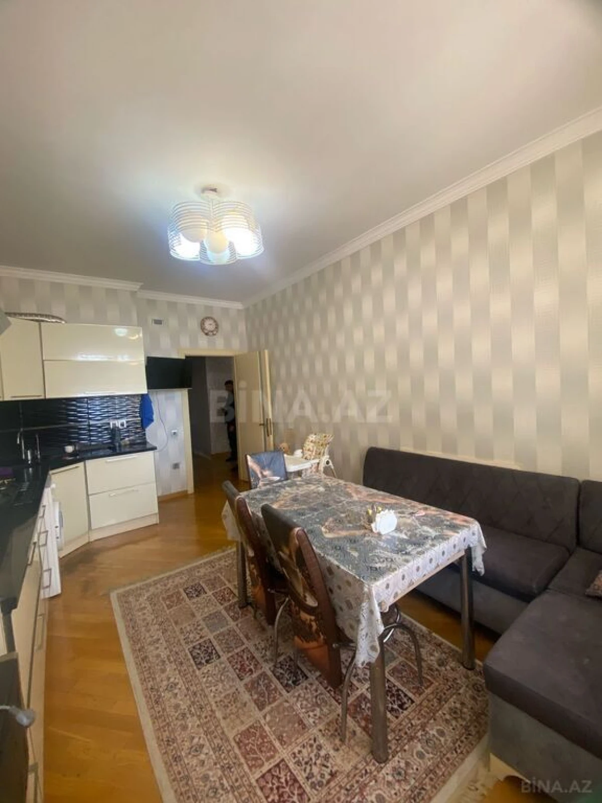 Satılır 4 otaqlı mənzil 127 m²