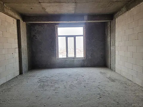 Satılır 4 otaqlı mənzil 189 m²