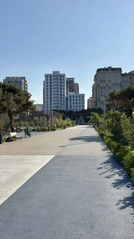 Satılır 4 otaqlı mənzil 189 m²