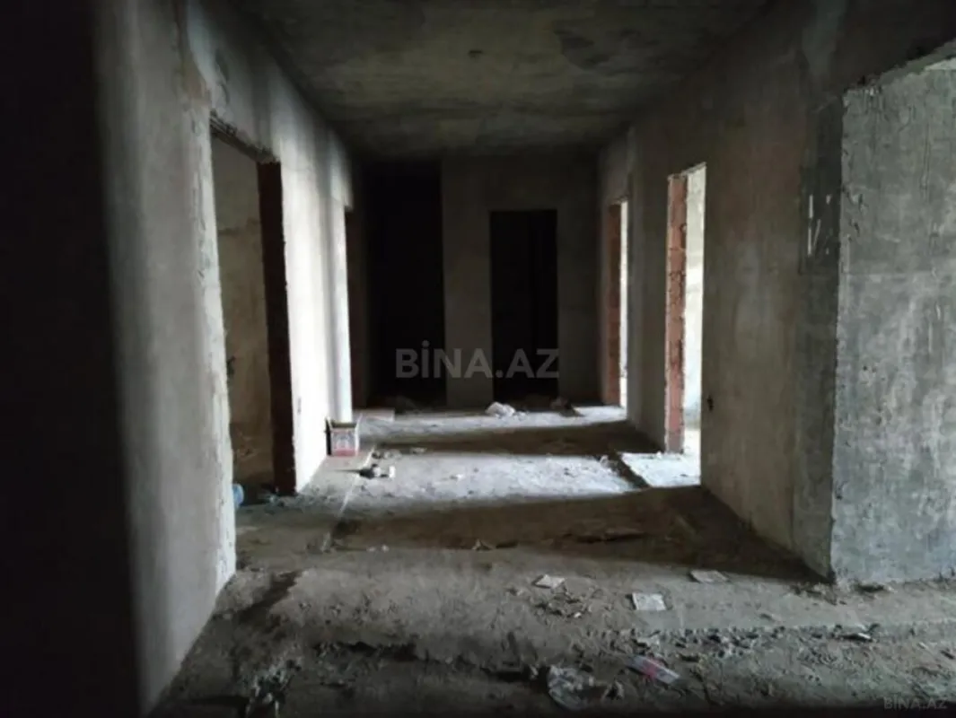 Satılır 4 otaqlı mənzil 189 m²