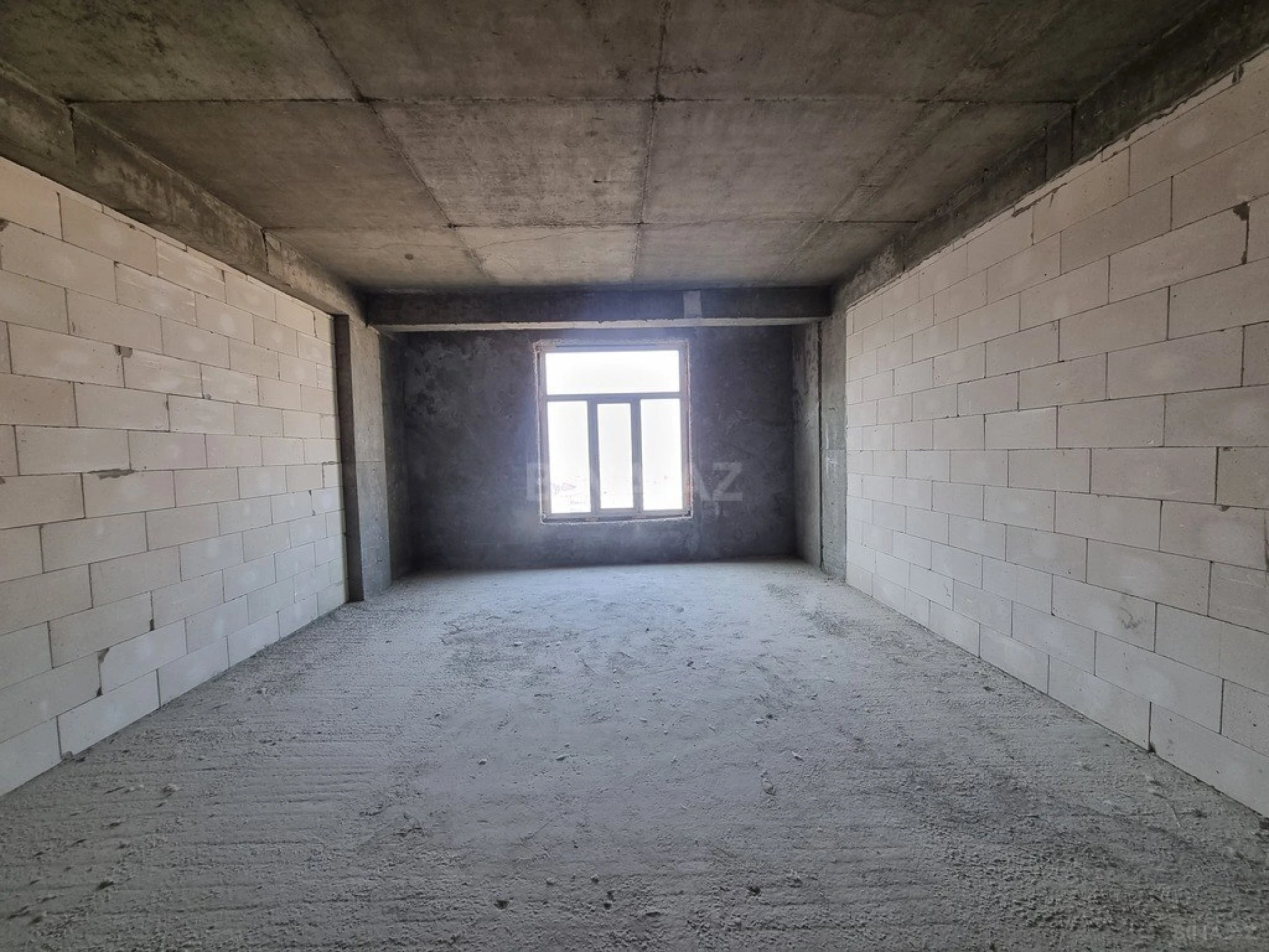 Satılır 4 otaqlı mənzil 189 m²