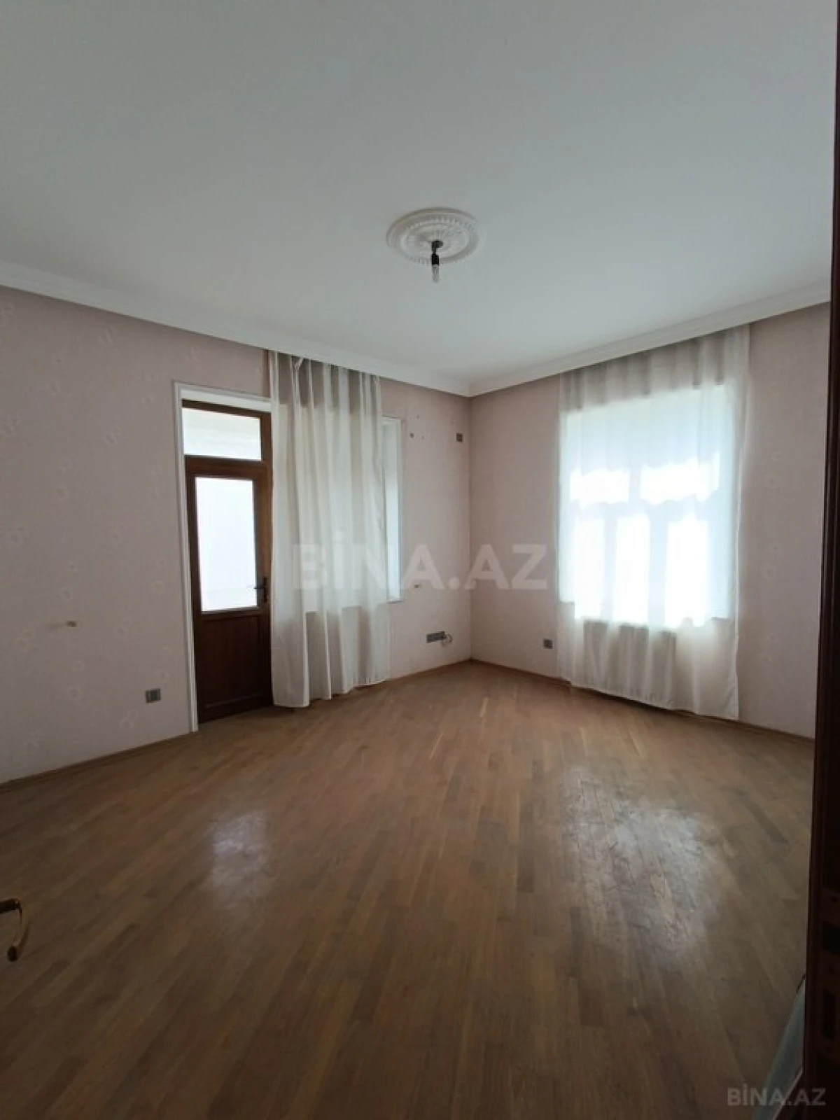 Satılır 7 otaqlı həyət evi 260 m²