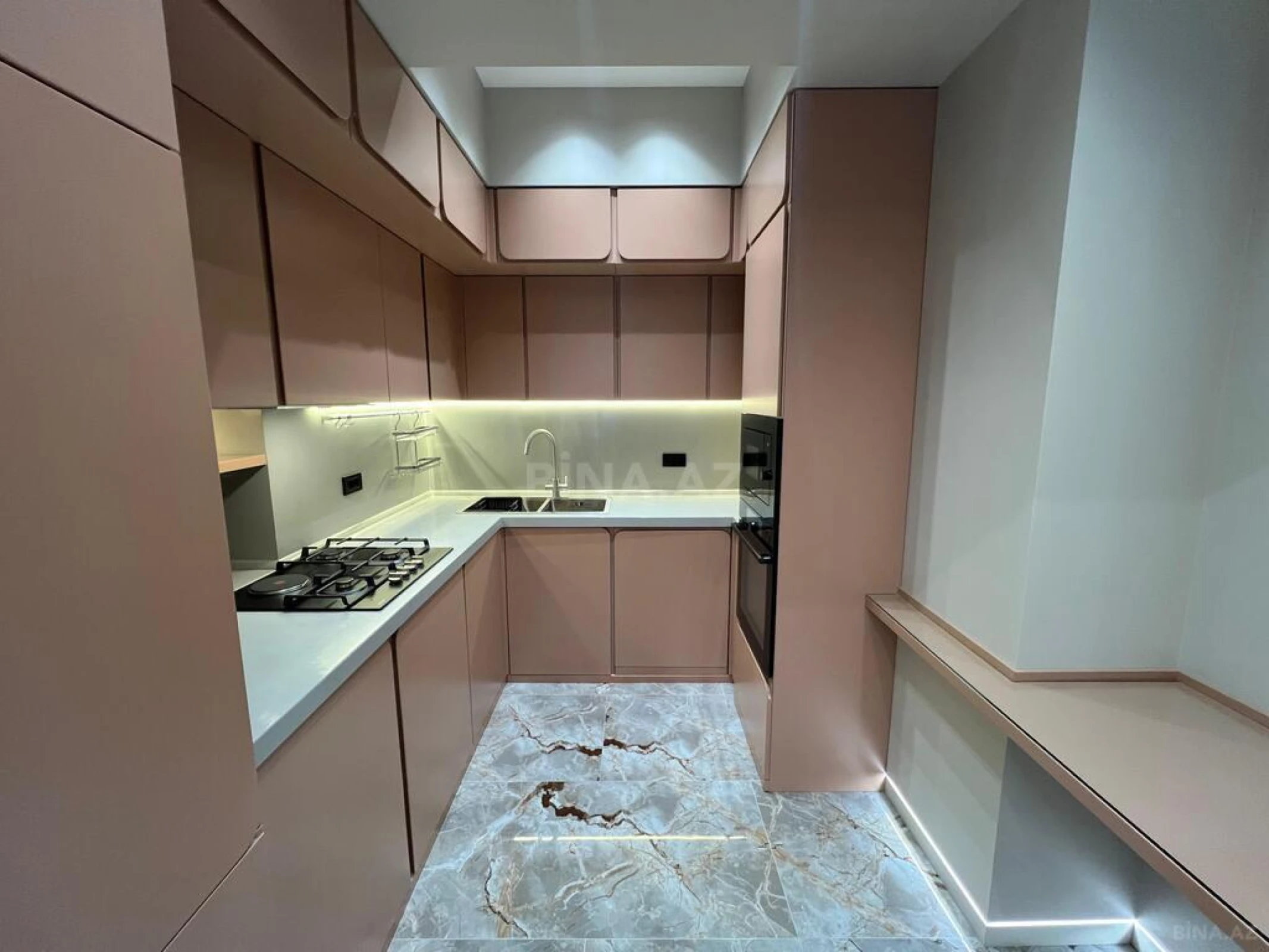 Kirayə verilir 2 otaqlı mənzil 65 m²