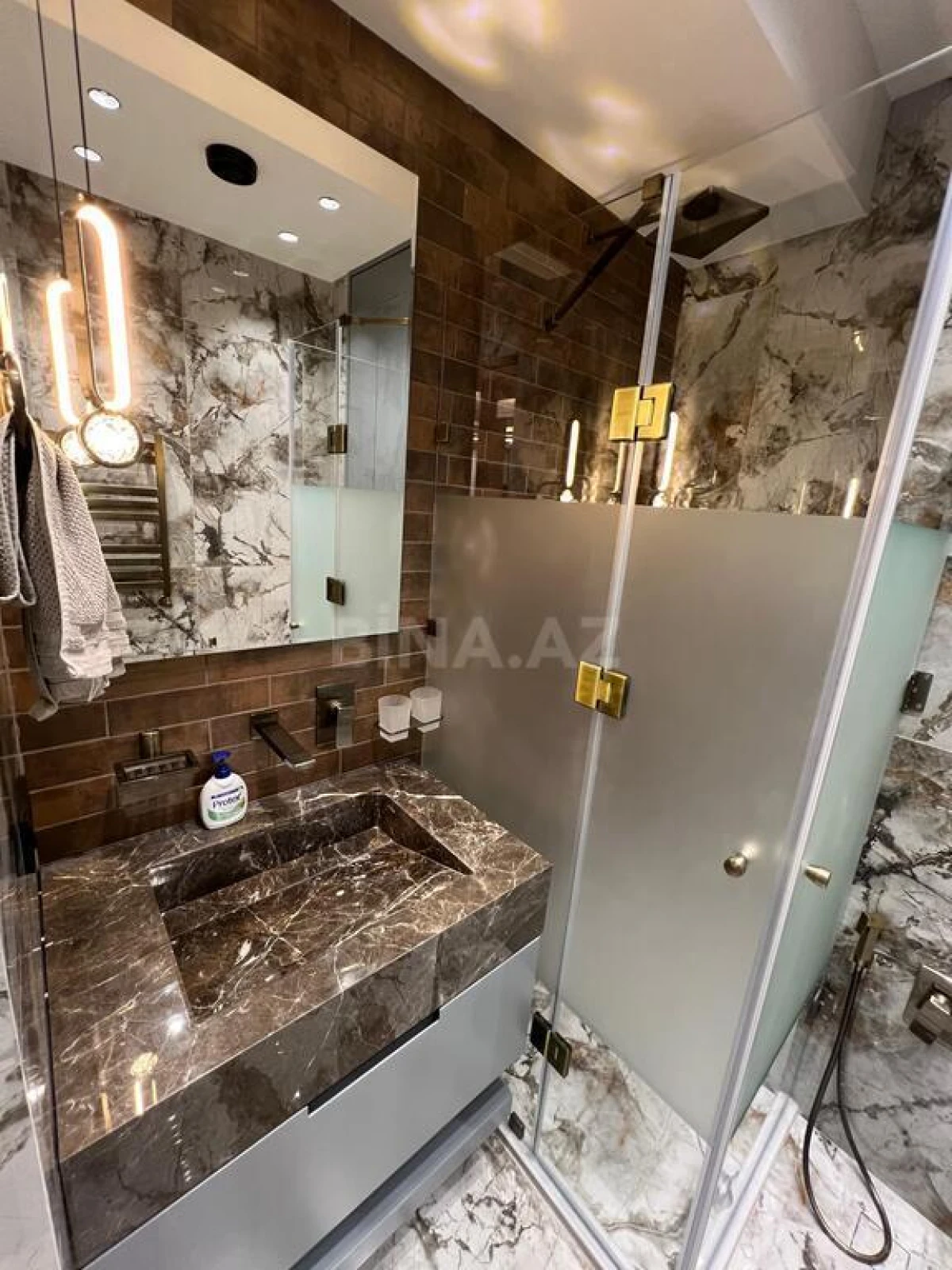 Kirayə verilir 2 otaqlı mənzil 65 m²