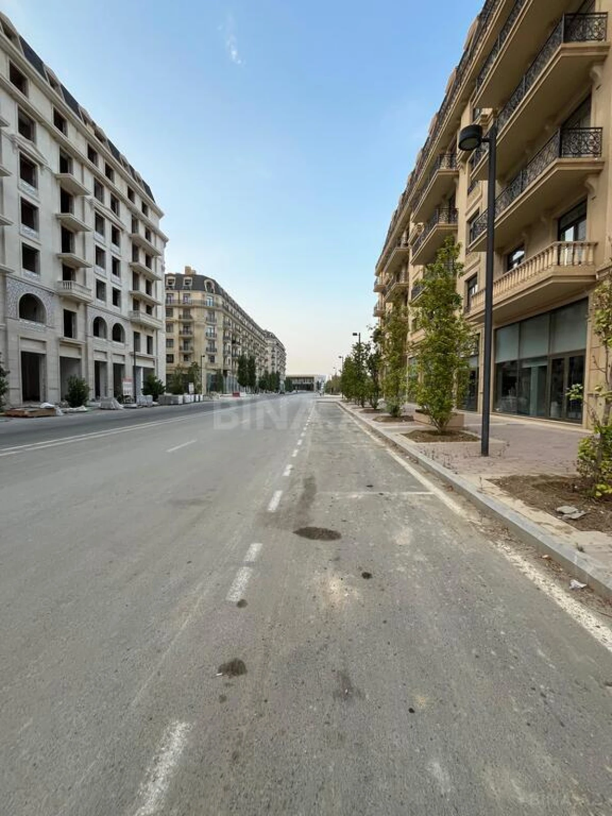 Satılır obyekt 241 m²