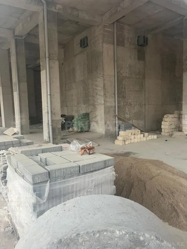 Satılır obyekt 241 m²