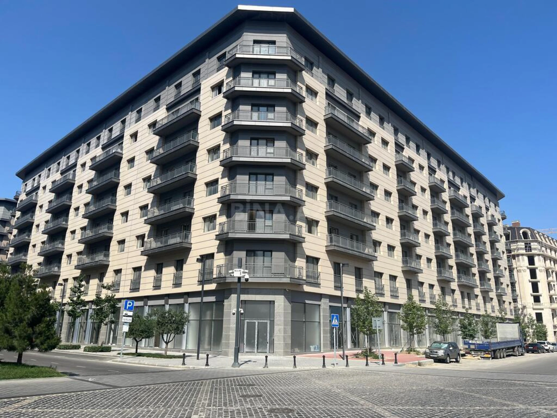 Satılır obyekt 241 m²