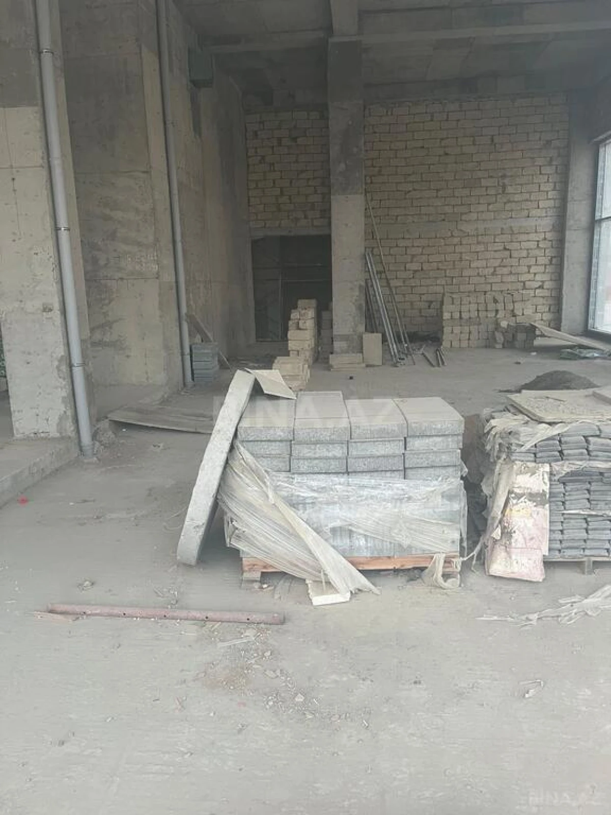 Satılır obyekt 241 m²