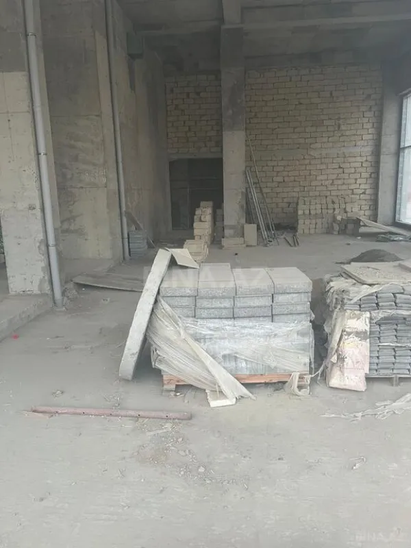 Satılır obyekt 241 m²