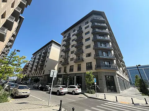 Satılır obyekt 241 m²