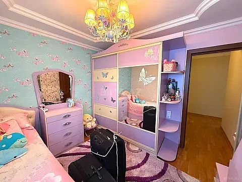 Satılır 4 otaqlı mənzil 90 m²