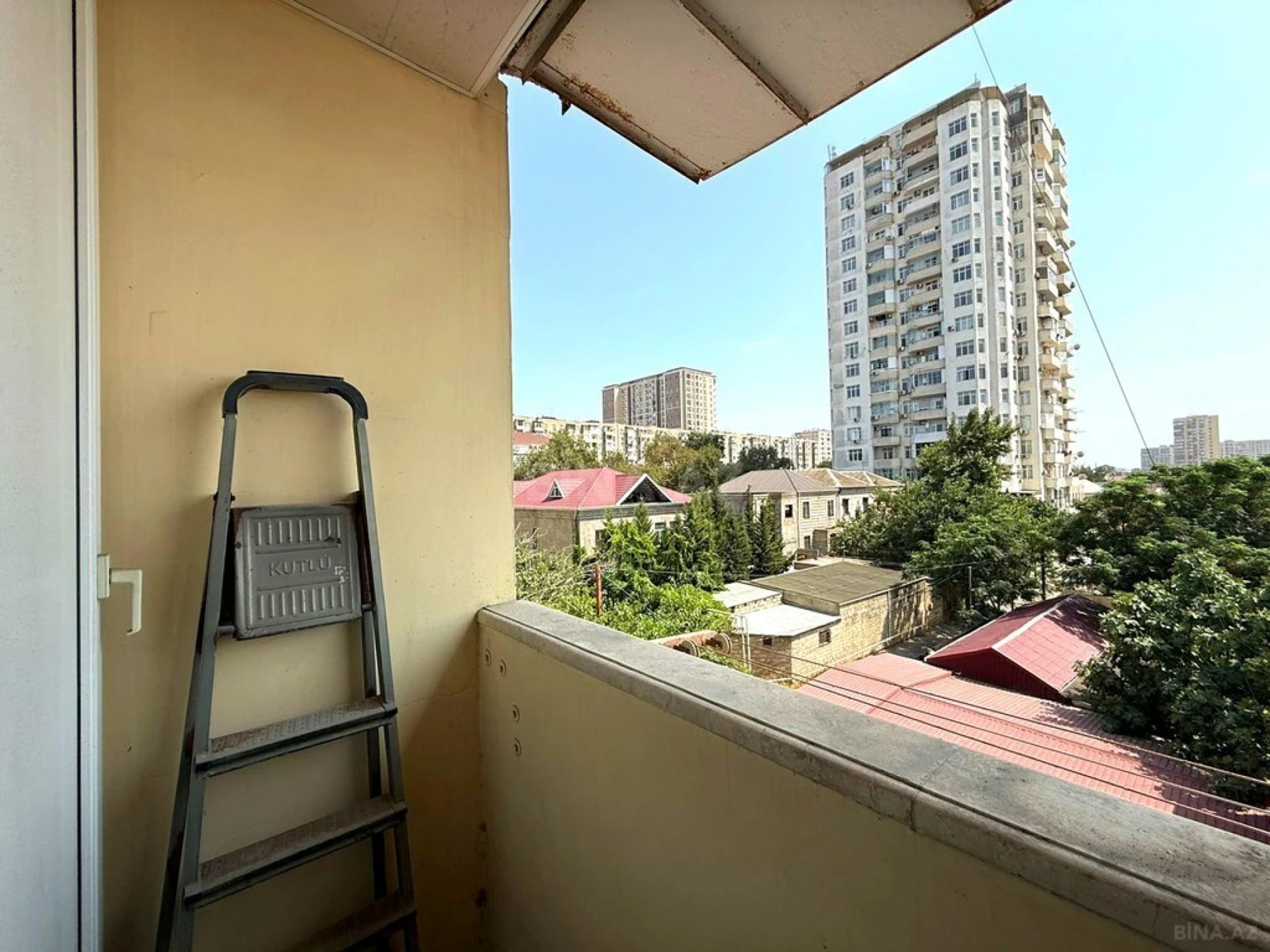 Satılır 4 otaqlı mənzil 90 m²