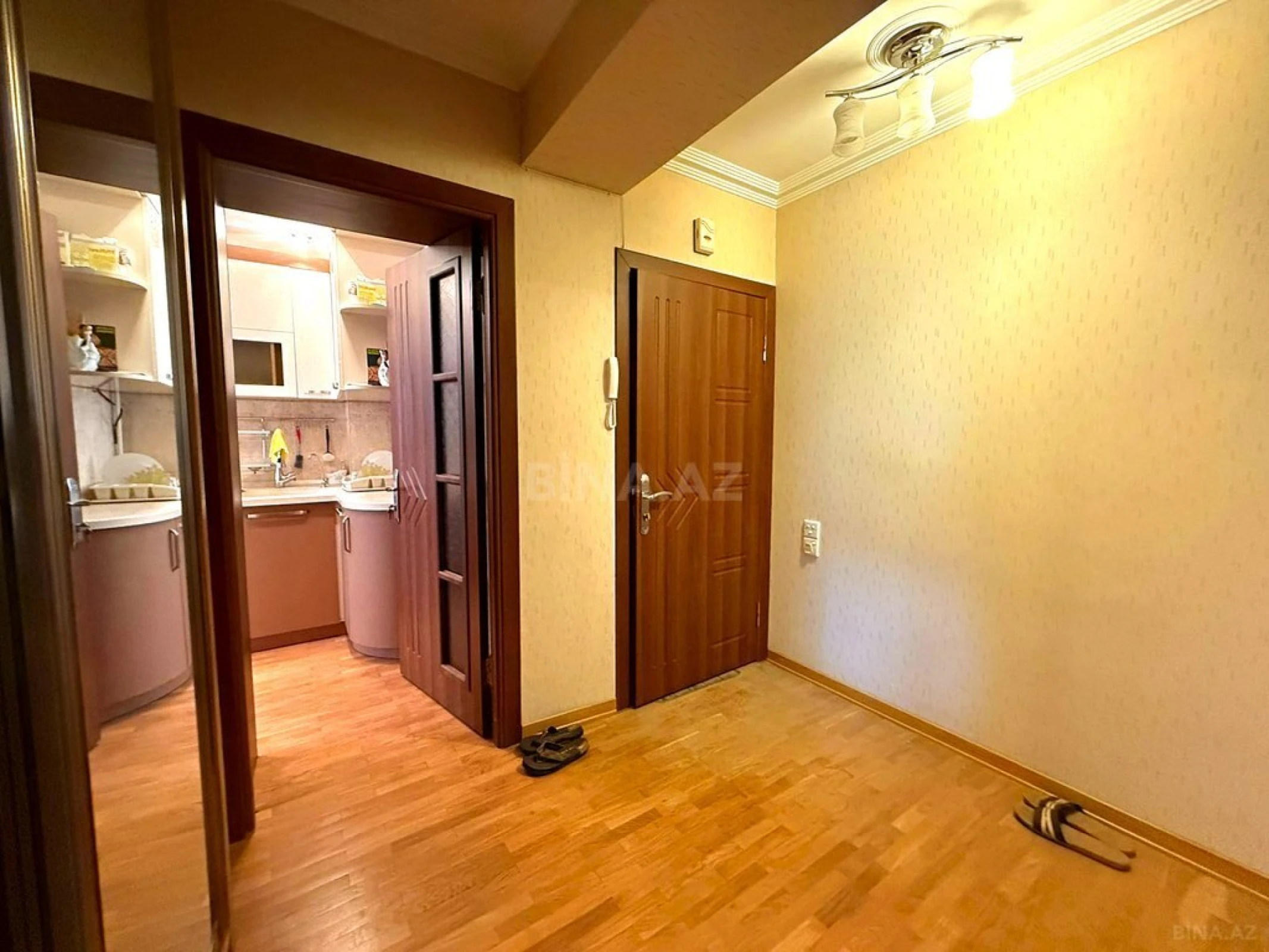 Satılır 4 otaqlı mənzil 90 m²