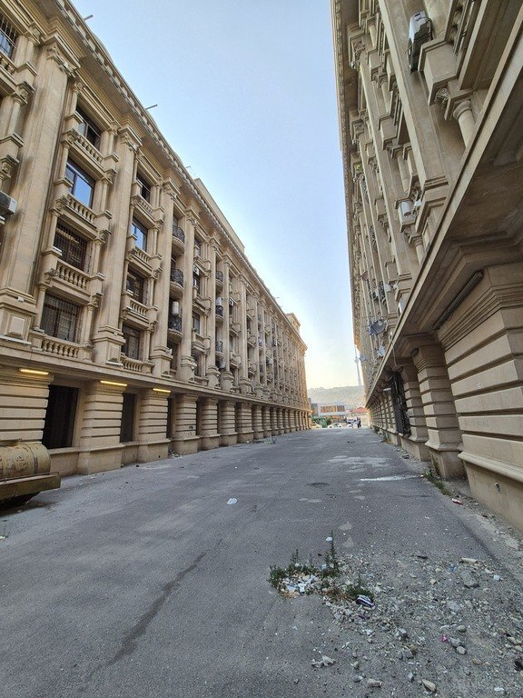 Satılır 4 otaqlı mənzil 135 m²